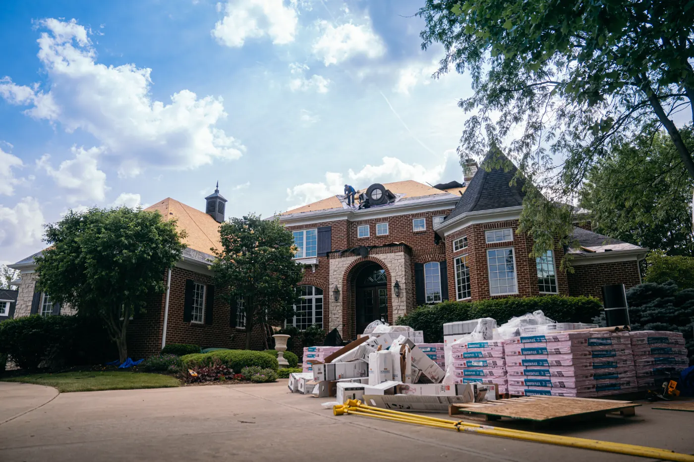 Manufacturer-certified roof installation in Roachdale
